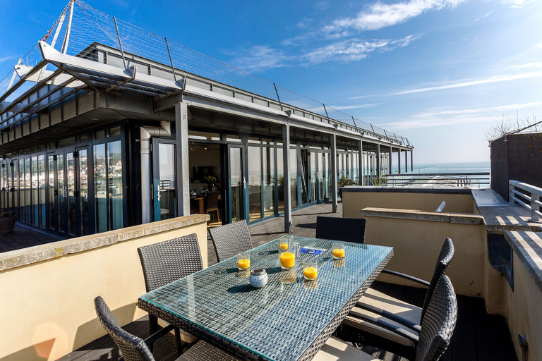 Food & Drinks 5, Riviera Apartments, Devon