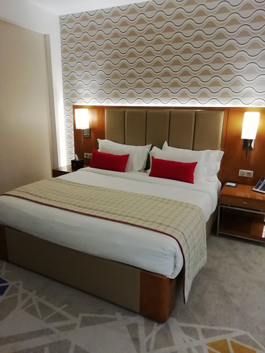 Bedroom 2, Ferdi Lilly, El Achour