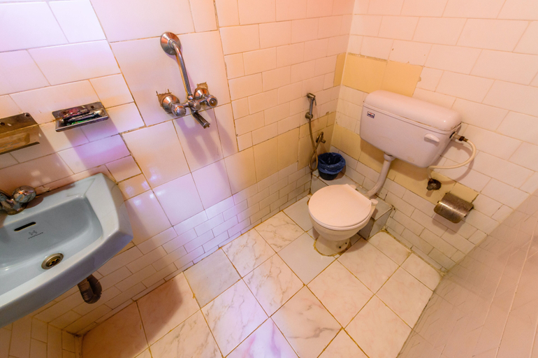 Bathroom 5, Hotel Pomelo House, Bagmati
