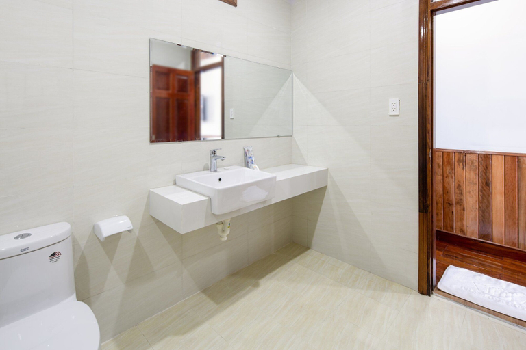 Bathroom 4, Pham Gia Hotel Danang, Da Nang