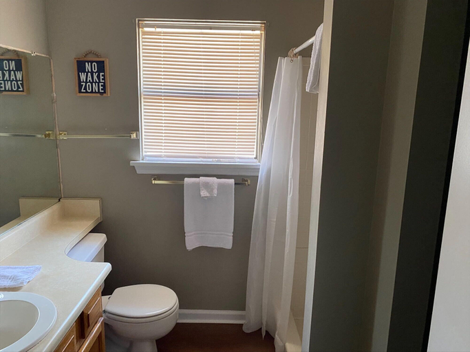 Bathroom 3, Hales Bar Marina and Resort, Marion
