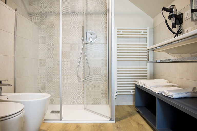 Bathroom 5, Casa Beccherie, Verona