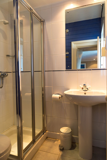 Bathroom 4, Quayside Hotel, Torbay