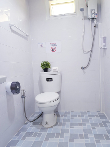 Bathroom 3, NK Guesthouse 2, Khlong Toey