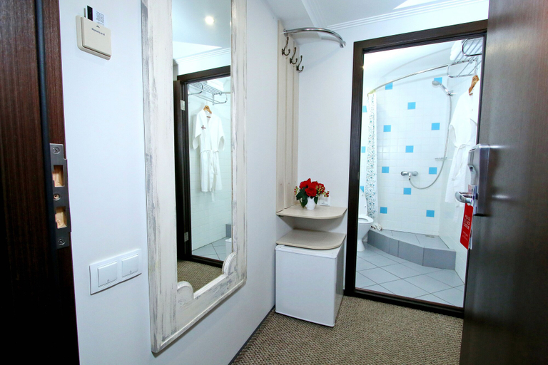 Bathroom 3, Zhukov Hotel, Omskiy rayon