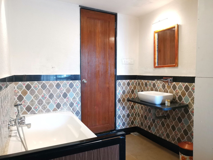 Bathroom 4, Aqua Marina Beach Cottages, North Goa