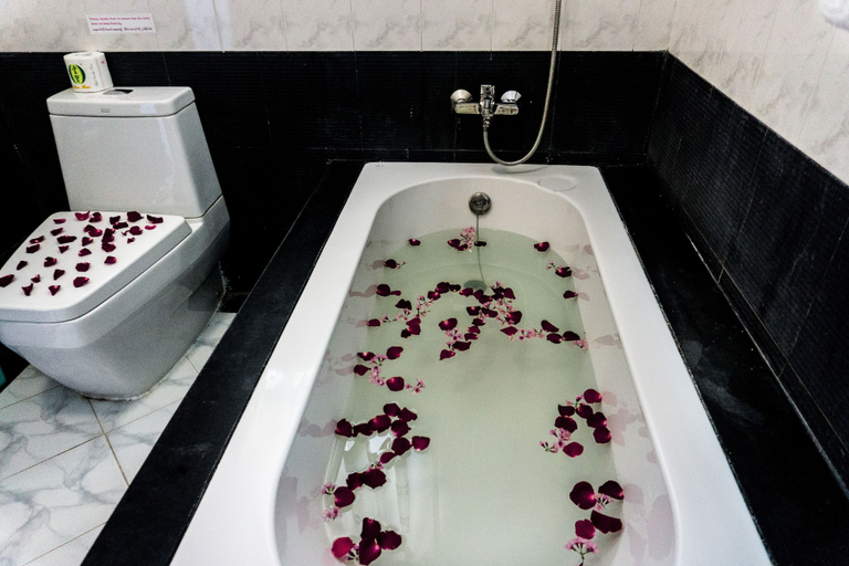 Bathroom 4, WEStay @ The Grand Nyaung Shwe, Inle Lake, Taunggye