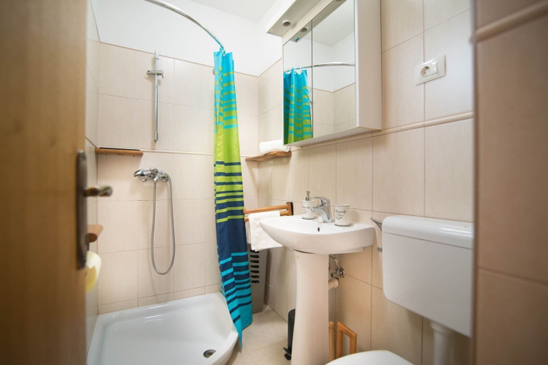 Bathroom, House 1903, Kanfanar