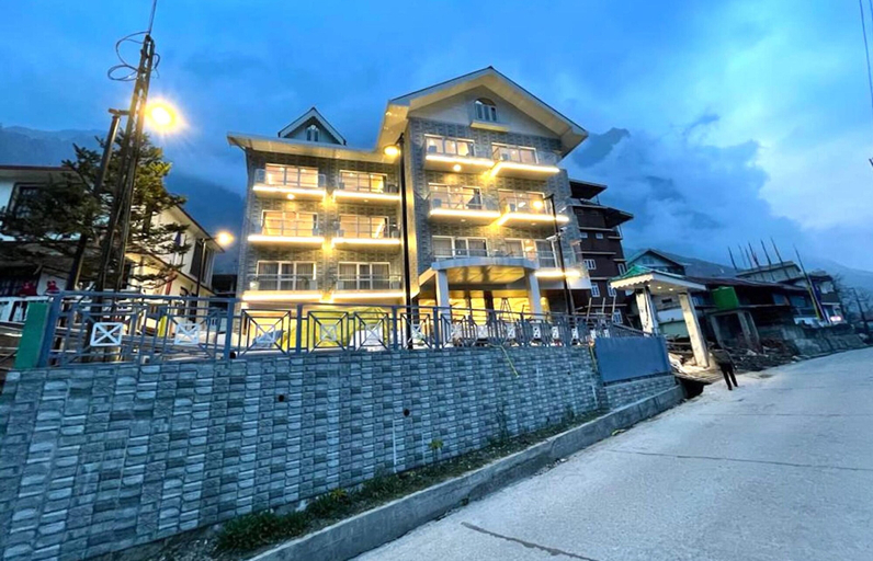 Exterior & Views