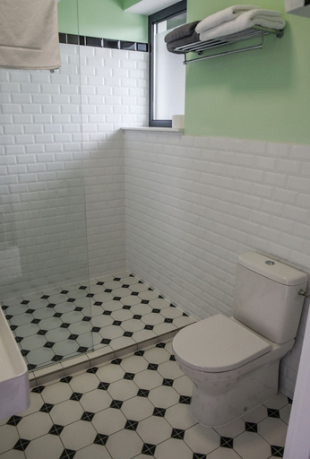 Bathroom 4, Motel Eldorado, Břeclav