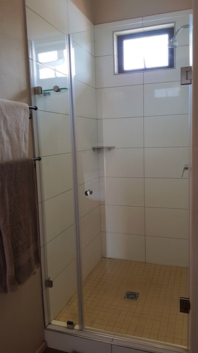 Bathroom 4, Esther's Country Lodge, West Rand