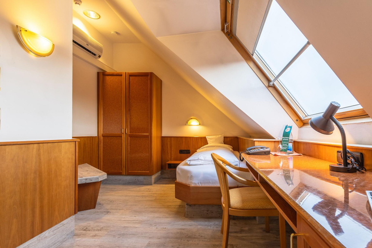 Bedroom 5, AAAA Hotelwelt Kübler, Karlsruhe