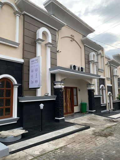 Exterior & Views, Adiputra Guesthouse 3, Sleman