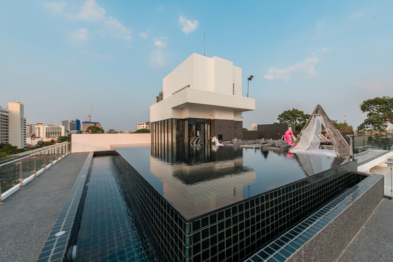 Blackwoods Hotel Pattaya  - Tap to explore photos