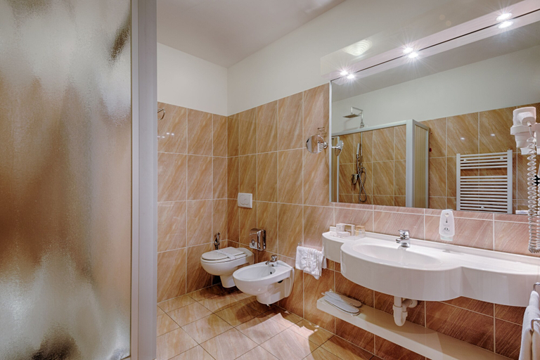 Bathroom 4, Continental Urban Art Hotel, Bologna