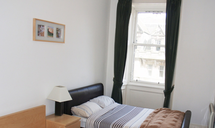 Bedroom 3, Royal Mile Mansions Apartment 27, Edinburgh