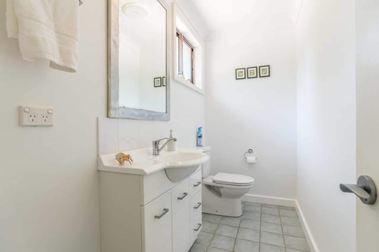 Bathroom, Kookaburra Retreat, Sydney