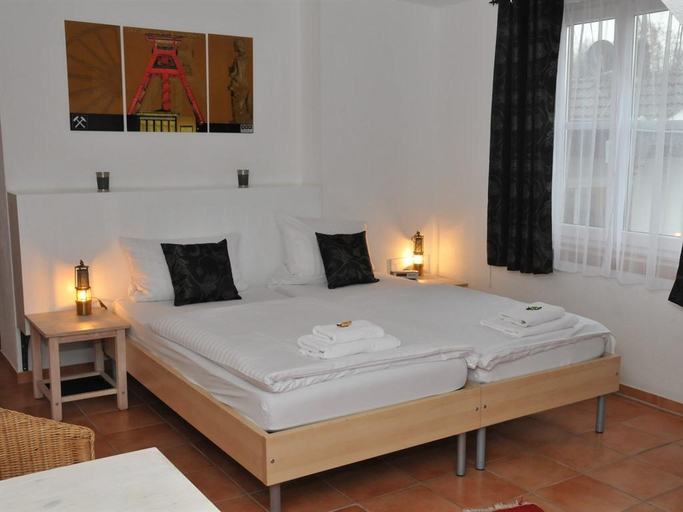 Bedroom 2, Pension Bella Vista, Bochum