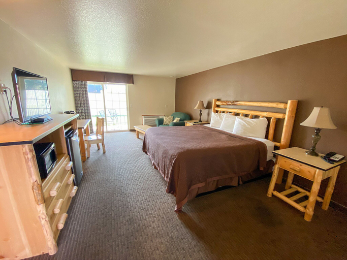 Bedroom 2, Sisters Inn And Suites, Deschutes