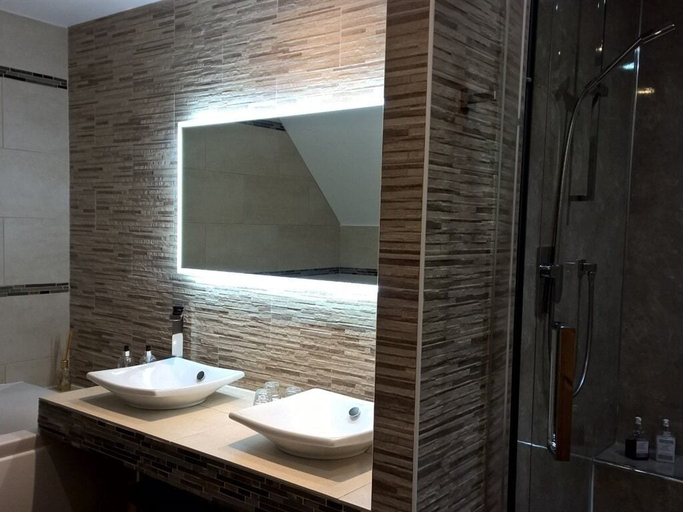 Bathroom 5, Binnilidh Mhor B&B , Highland