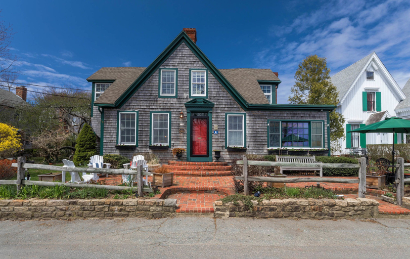 Exterior & Views 2, Snug Cottage, Barnstable