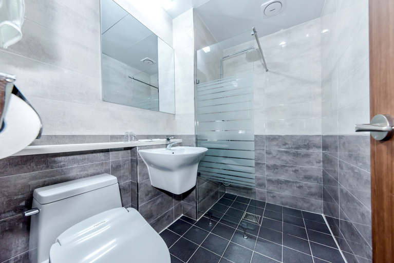 Bathroom 4, Leslie Hotel, Jeju