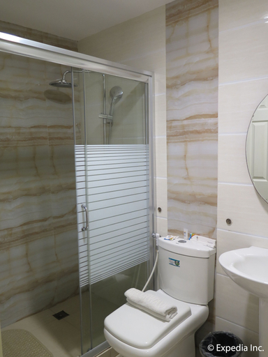 Bathroom 4, Dreamwave Hotel Lemery, Lemery