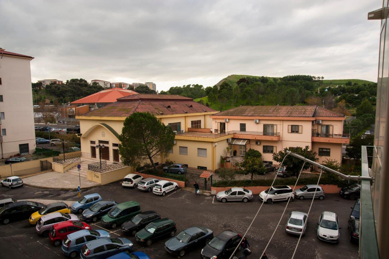 Others, Alma B&B, Crotone