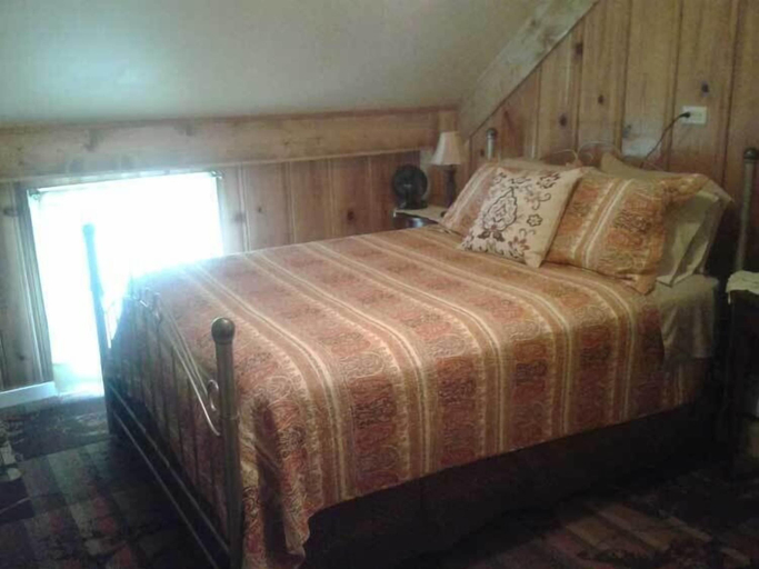 Bedroom 2, The Twin Lakes Inn, Lake