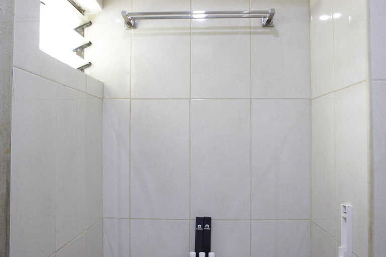 Bathroom 3, Private & Stylish 2BR at Gateway Apartment Ahmad Yani Cicadas, Bandung