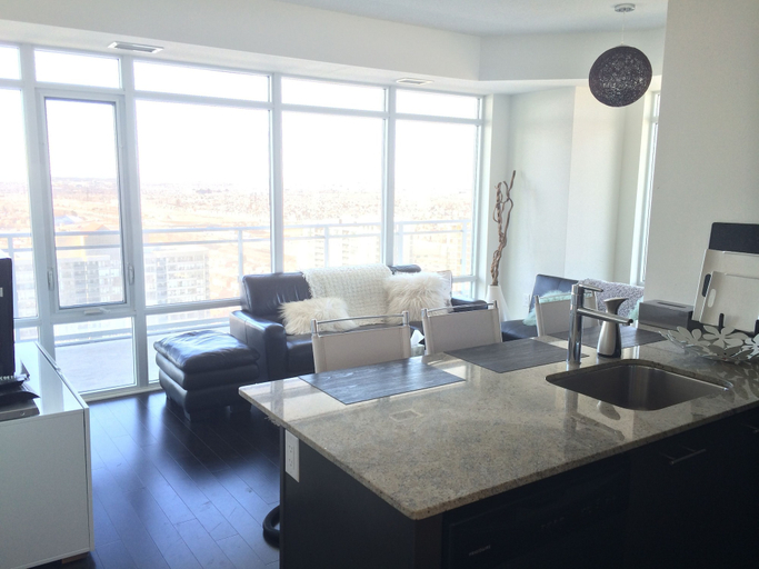 Others 4, Square One Luxury Furnished Suite, Peel