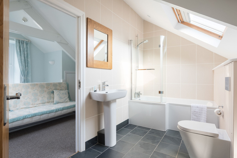 Bathroom 3, The Cambrian Inn, Pembrokeshire