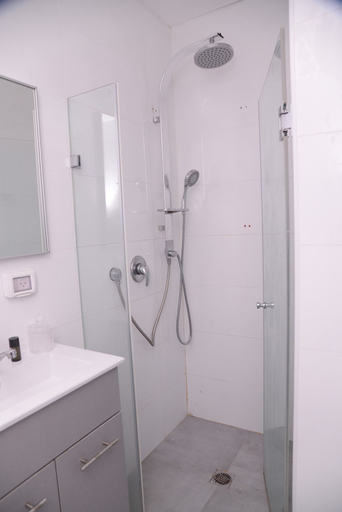 Bathroom 3, Cozy Apartment Next To Rothschild