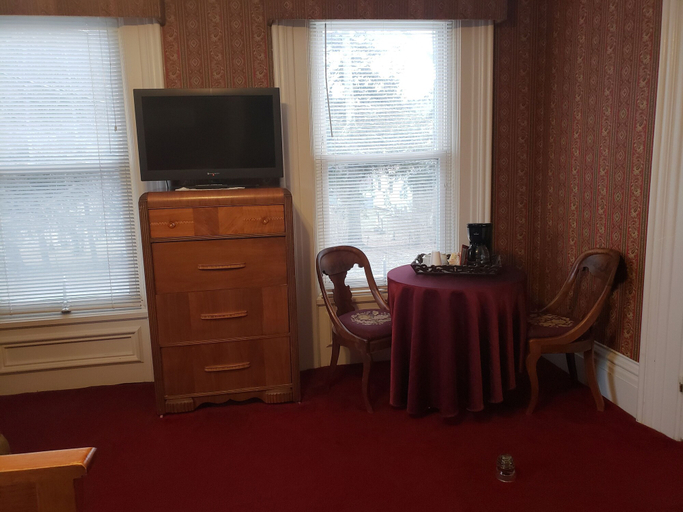 Others 5, The Colonial Motel, Delaware