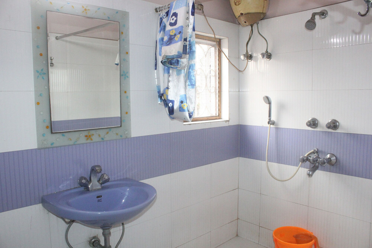 Bathroom 5, Hotel Heera, Kolkata