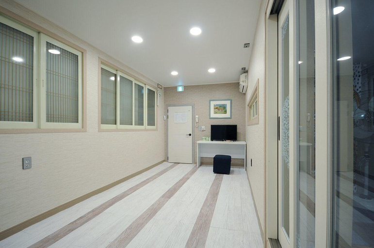 Bedroom 2, Family Hotel BnB Nampo, Jung