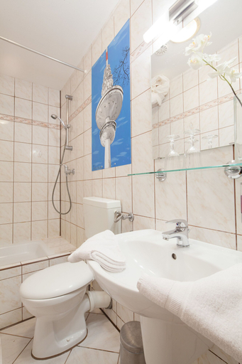 Bathroom 5, Hotel Marco Polo, Hamburg
