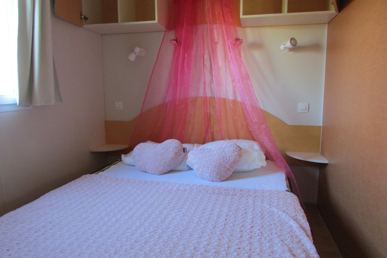 Bedroom 2, Camping Le Lac O Fées, Morbihan