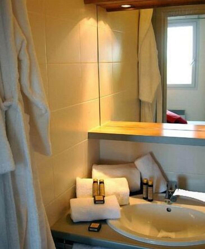 Bathroom 3, Natureva Spa, Hérault