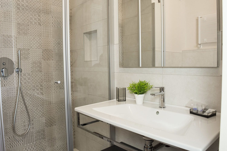 Bathroom 5, Casa Beccherie, Verona