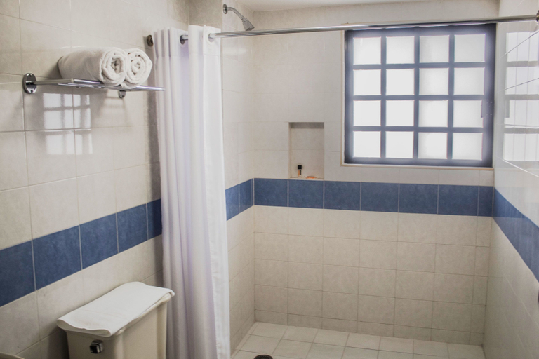 Bathroom 4, Hotel Múcara, Veracruz