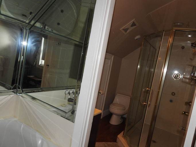 Bathroom 4, Magnolia Manor B&B Inn, Williamsburg