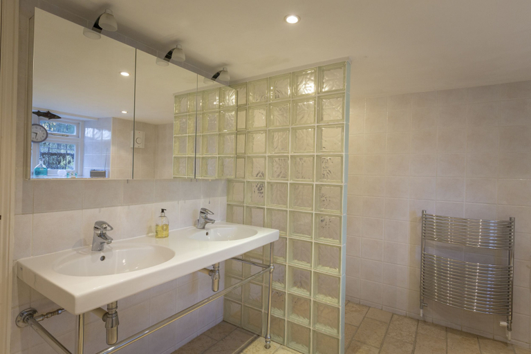 Bathroom 5, Grosvenor Villa, Bath and North East Somerset
