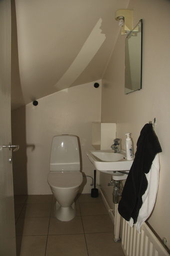 Bathroom 3, Acco Guesthouse, Akureyri