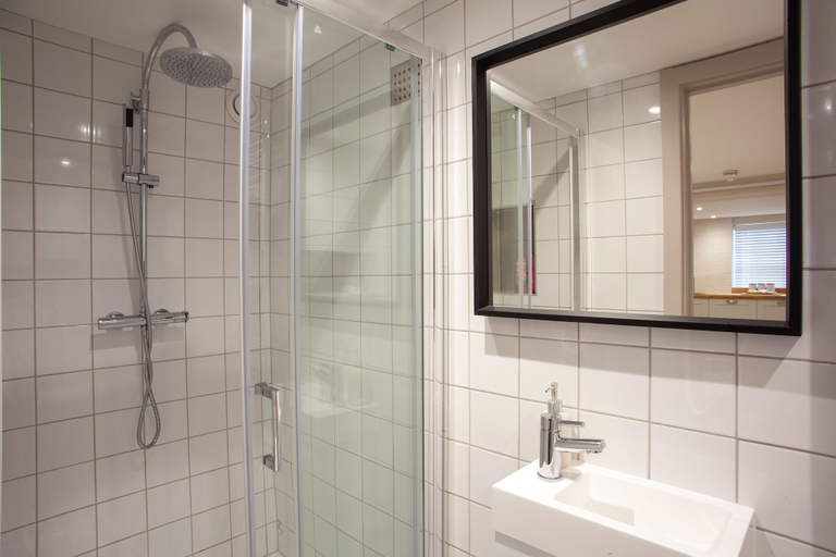 Bathroom 2, The Hideaway, Southampton