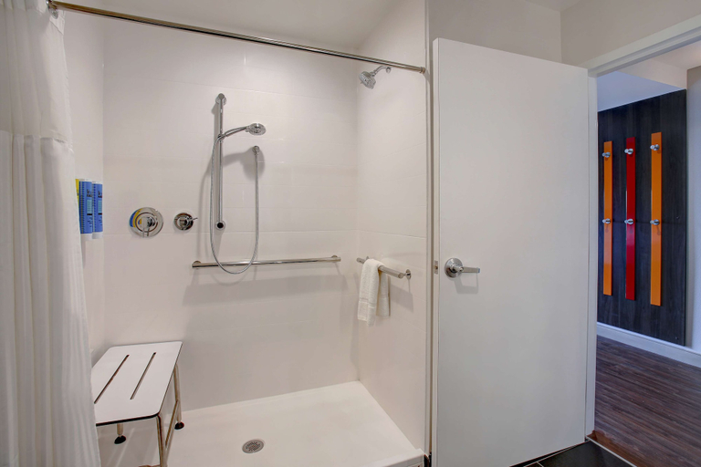 Bathroom 4, Tru By Hilton Monroe, Warren