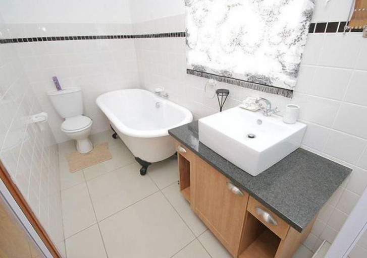 Bathroom 4, Mentors Country Estate, Cacadu