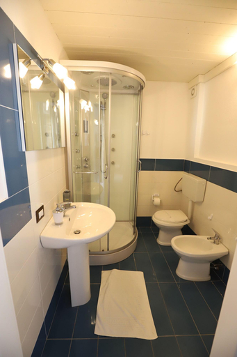 Bathroom 5, Italiana Resort Atrio, Syracuse
