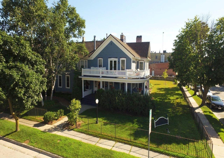 Exterior & Views 1, Diplomat Bed and Breakfast, Door