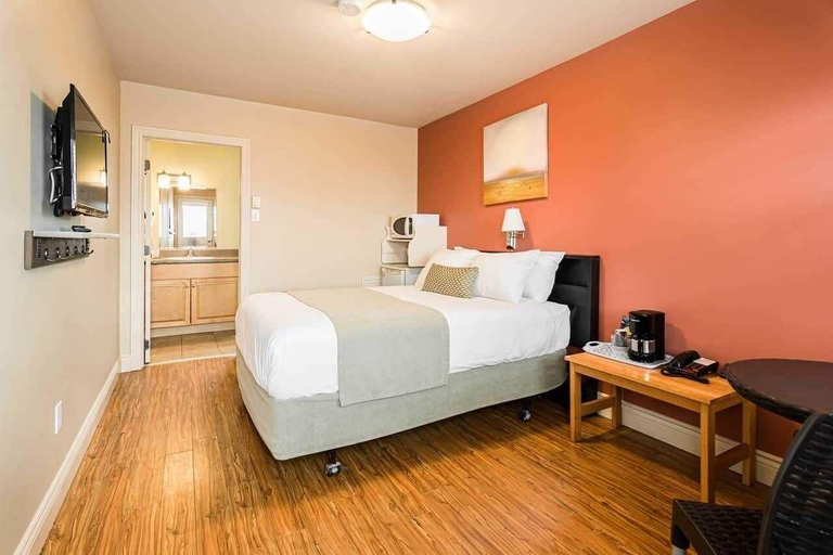 Bedroom 4, Parlee Beach Motel, Westmorland
